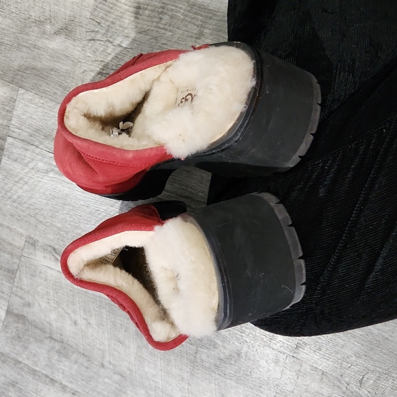 UGG Suede With Flower Applique Clogs Size 10 - Picture 4 of 7